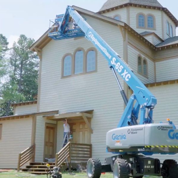 4 Tips For Choosing the Best Commercial Exterior Paint Color4 Commercial building exterior painting with boom lift and ladder.